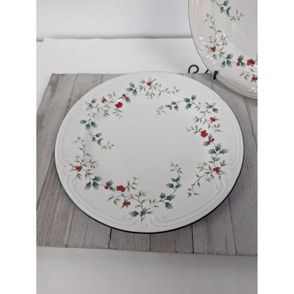 Pfaltzgraff Winterberry Dinner Plates 10 1/2" Set of 3 Made in INDO - Picture 4 of 8